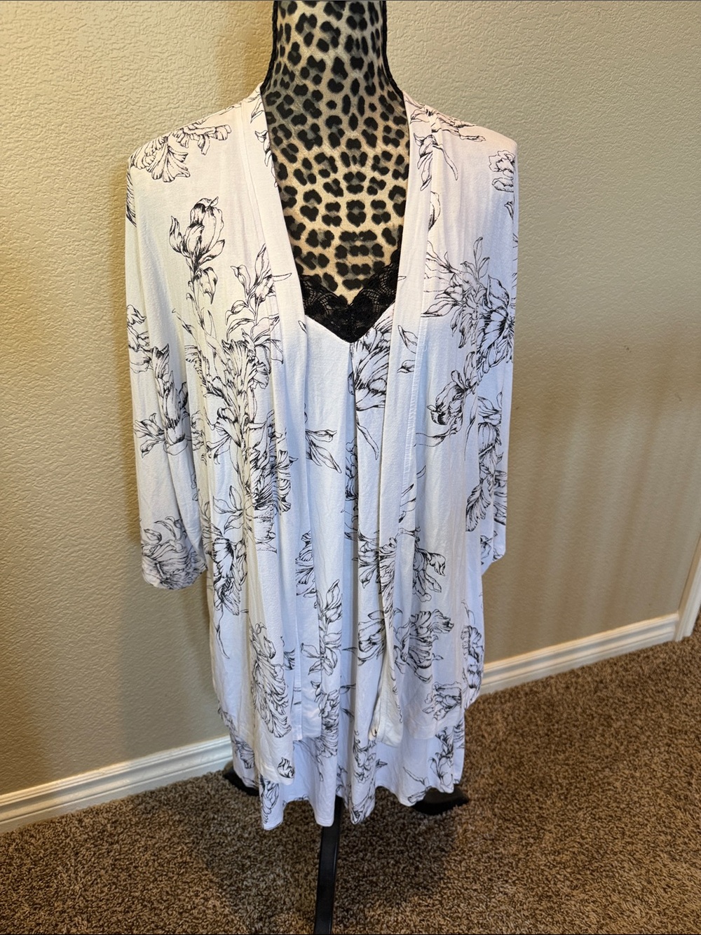 Soma White Floral Robe & Lace-Trim Sleep dress Set